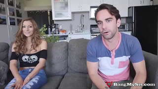 Fëlliqur Teen Zuskë Moka Mora Merr Dy Cocks Në Të Njëjtën Kohë