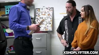 Sera accetta di farsi scopare per evitare di polizia coinvolgimento