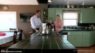 ���იჟა Belle Noire მოძრაობს სახლში საზაფხულო და, როდესაც მისი დედა არის დაშორებული მისი ძმა სტივენ ქ Croix წარუდგენს მისი ჯგუფური