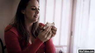 חרמן MILF אנל פרסטון למצוץ זין וקיבל זיין קשה