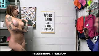 TeenShoplifter.com - Mòr Teen Anal Pole Dannsair A Ghlacadh Shoplifting Purse