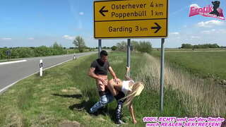 Creampie នៅលើផ្លូវជាមួយនឹងការប៍នតង់ជាដើមស្លុត