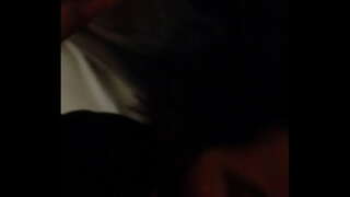 Indian emakumeak iruzurra mutil batekin