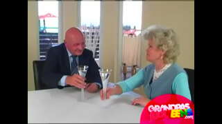 Vovo postoji mala unuka, pred suprugom