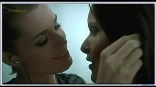 Rebecca Romijn Rie Rasmussen moe wahine kihi i roto i te Femme Fatale