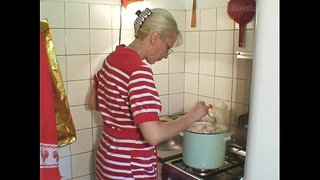 Marcella duro na cozinha