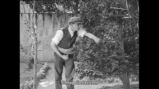 ���ৃহকর্তার Sightsee তার নতুন মালী