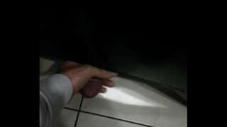 ���្លាញ់ផ្អៀងបន្ទប់ទឹកជាដើម