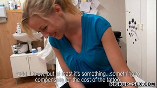 Victoria Waigel ចៃដោយចម្លែកបុរសម្នាក់សម្រាប់ការបណ្តុំនៃសាច់ប្រាក់