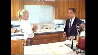 Jodie Moore - Kuchekesha babysitter