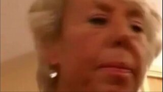 Баба от EpikGranny.com трахается с черен мъж