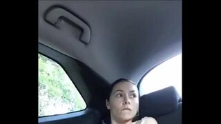 הוא cums במכונית