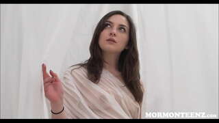 Jauniešu Mormoņu Meitene Pipari Xo Sucks Baznīcas Priekšniekiem Gailis Aiz Balta Lapa