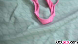 Խորթ քույրը ՝ շեկո կոշտ գտնվում է հորատվել է մեծ անդամ ամփոփ եղբորը