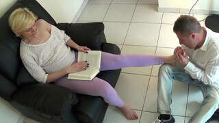 Leccami רגל משתין לתוך הפה.