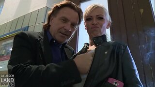 Mariam Schmitt falls, paparazzi kwa waathirika .....