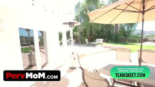 זיינתי את האמא החורגת שלי ואת הכוס שלה מוקרם