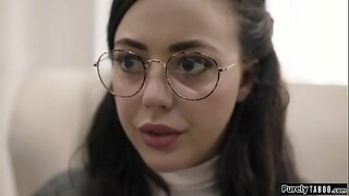 מוטרד בתולות מוצא אחרון. העובדת הסוציאלית היא פגישה.הוא היחיד שיכול לעזור לה ויש לה אחות אבל זה מגיע עם מחיר.הוא רוצה אותה לשכב איתו.שנינות, שום אפשרות אחרת היא גרונות את הזין שלו ונותן לו לאכול אותה לפני שהוא מזיין אותה