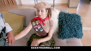 Exxxtra Pequeña Daphne follada polla enorme