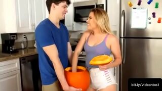 געשלעכט צווישן ברידער און שוועסטער! שוועסטער איז אַ פאַרגעניגן, געבן אַ זשאַבע פֿאַר דיין שייַן!