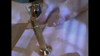 Caliente lesbianas coño en la bañera de hidromasaje