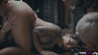 ג &#039; ינה נהניתי להיות מרוצה על ידי רייגן