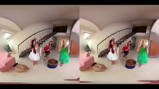 לזיין שלוש בחורות שוות בחוויית חג מולד מלאה בחינם!