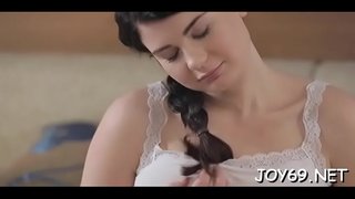 Pikantní mladá brunetka Lucy L. dělá její první erotické video