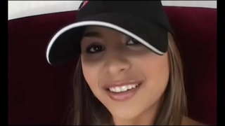 Зебо brunette ҷавон бо задорными сиськами ва раскосыми чашмони Мишел Мэйлин наслаждается верхом бузург члене всемирно маъруф ублюдка Мануэля Ферреры