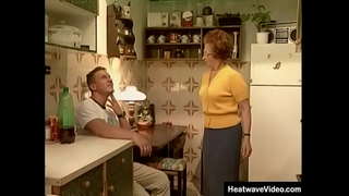 ���ራኒ እና#039;ኤስ ታላላቅ ጀብዱዎች #1 - ሱዛን - ለጎለመሰው ቀይ አናት እና በትናንሽ ፍቅሯ መካከል ያለው ልዩነት#039 ፤ በጣም የሚበልጥ ነው!