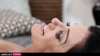 ���ြေလှမ်း-မေတစ္စံုတစ္စံုသူမ၏လိင်လိင္တူခ်စ္သူျ